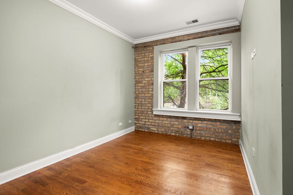 Image 19 of property listing at 6148 N Ravenswood Avenue 2, Chicago, IL 60660