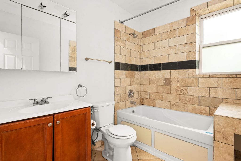 Image 20 of property listing at 6148 N Ravenswood Avenue 2, Chicago, IL 60660