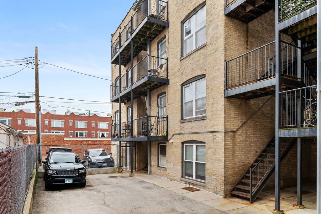 Image 25 of property listing at 6148 N Ravenswood Avenue 2, Chicago, IL 60660