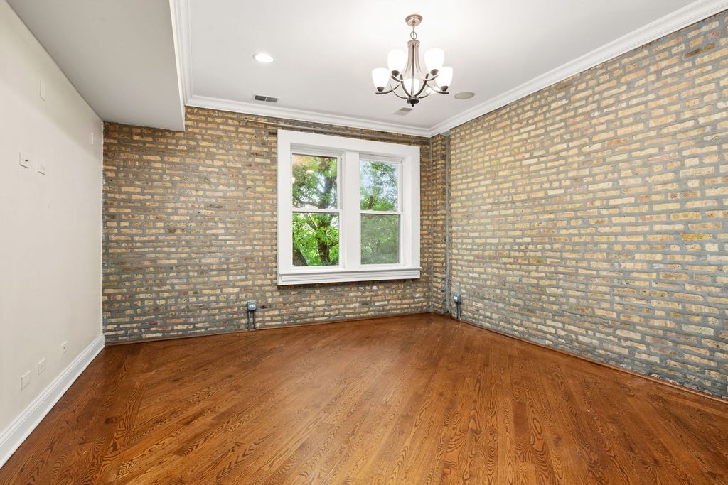 Image 4 of property listing at 6148 N Ravenswood Avenue 2, Chicago, IL 60660