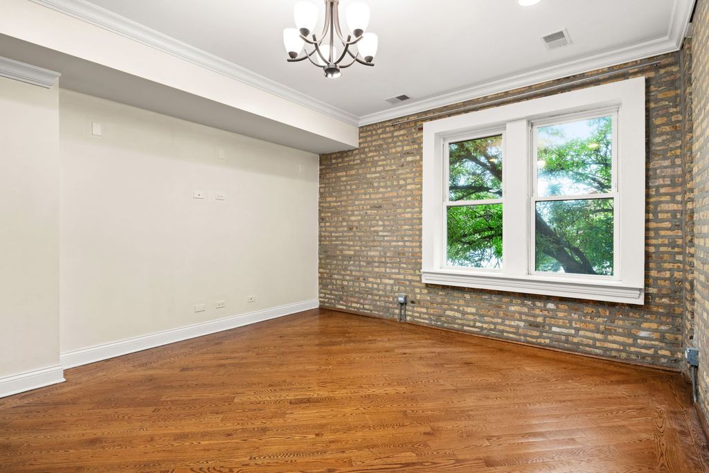 Image 5 of property listing at 6148 N Ravenswood Avenue 2, Chicago, IL 60660