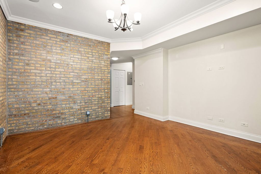 Image 6 of property listing at 6148 N Ravenswood Avenue 2, Chicago, IL 60660