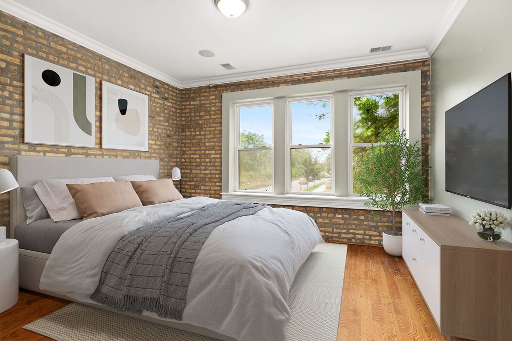 Image 8 of property listing at 6148 N Ravenswood Avenue 2, Chicago, IL 60660