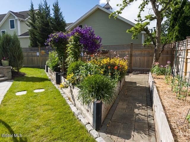 5 Richard Avenue, Saratoga Springs, NY 12866