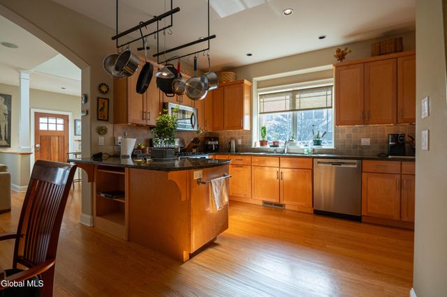 5 Richard Avenue, Saratoga Springs, NY 12866