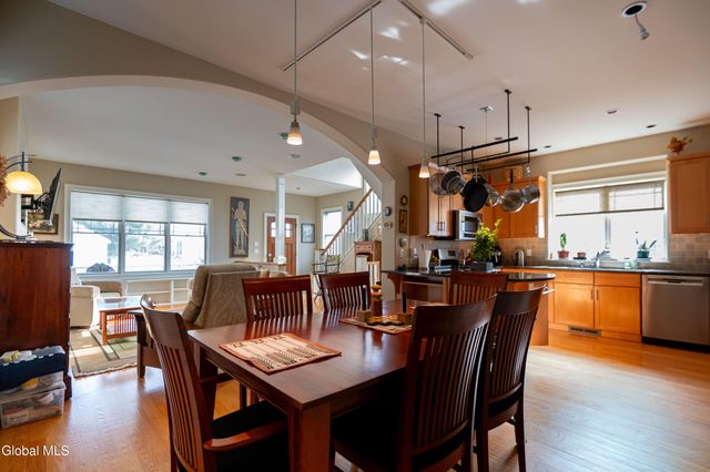 5 Richard Avenue, Saratoga Springs, NY 12866