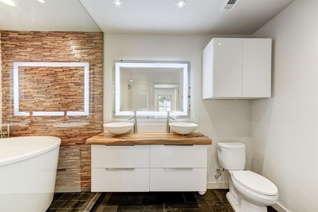 1002 E 38 ST, Austin, TX 78705