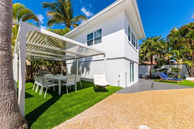 3329 NE 17th Street, Fort Lauderdale, FL 33305
