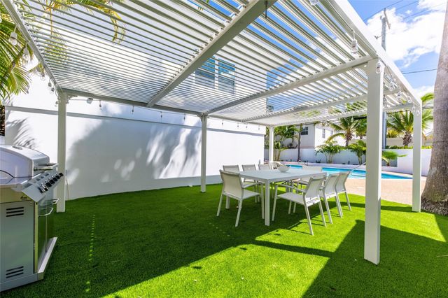 3329 NE 17th Street, Fort Lauderdale, FL 33305