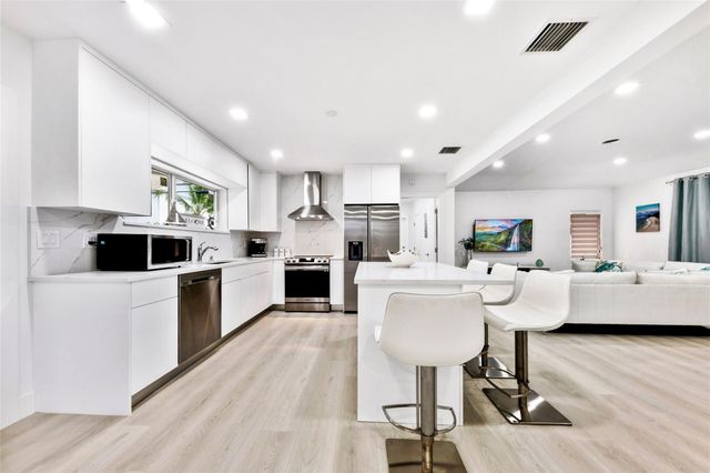 3329 NE 17th Street, Fort Lauderdale, FL 33305