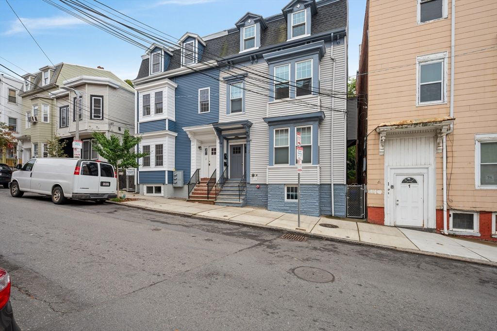 5 Monmouth St 1, Boston, MA 02128
