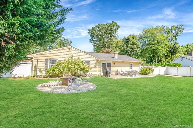 80 Sycamore Circle, Stony Brook, NY 11790