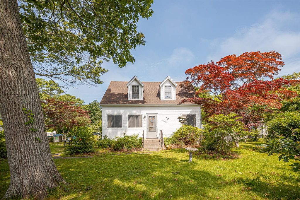 353 W Elm Road, Mastic Beach, NY 11951