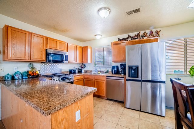 337 4th Avenue SW, Rio Rancho, NM 87124
