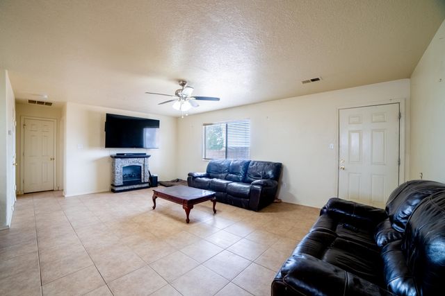 337 4th Avenue SW, Rio Rancho, NM 87124