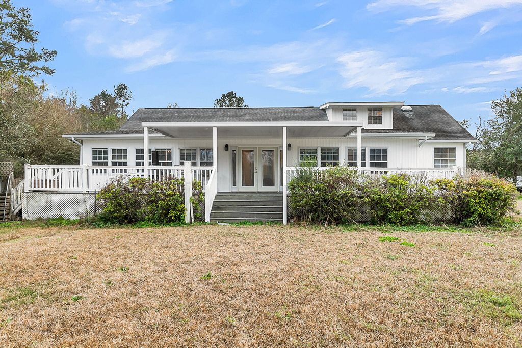 1677 Clearview Drive, Manning, SC 29102