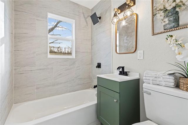 4917 Locust Avenue, Kansas City, KS 66106