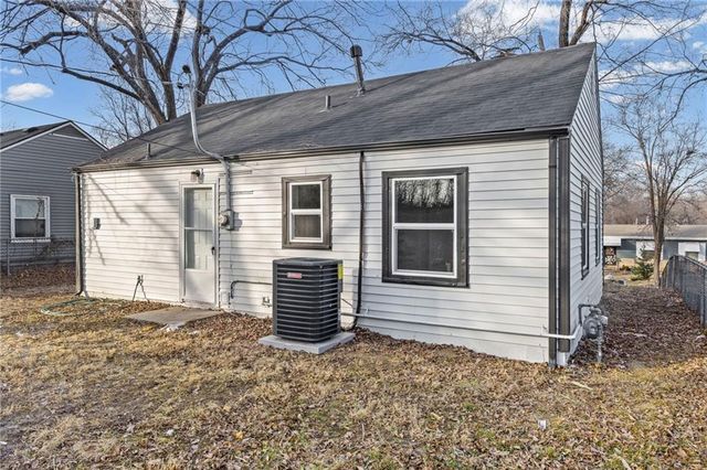 4917 Locust Avenue, Kansas City, KS 66106