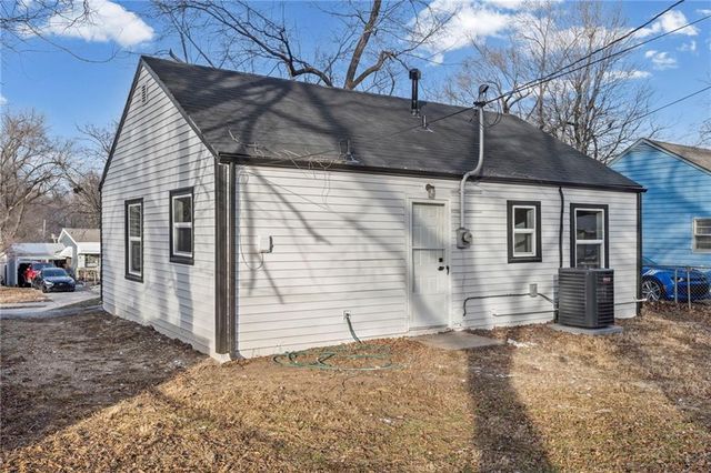 4917 Locust Avenue, Kansas City, KS 66106