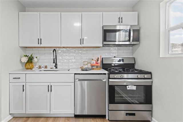 4917 Locust Avenue, Kansas City, KS 66106