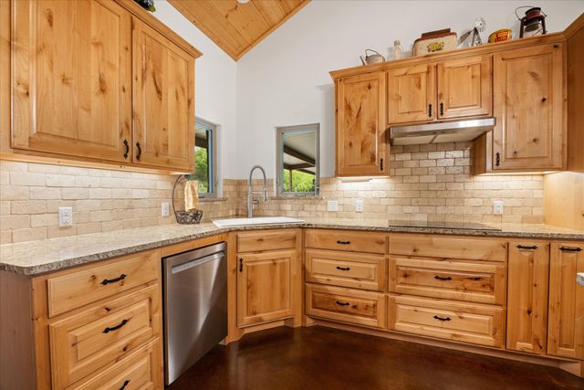 3318 CR 302, Glen Rose, TX 76048