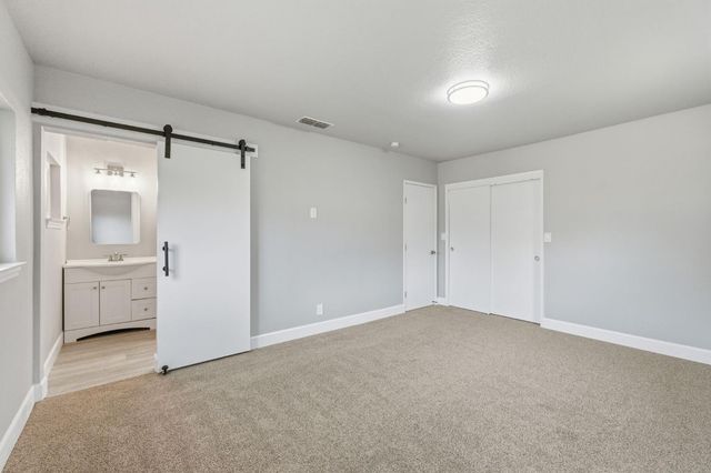 537 E Michigan Avenue, Fresno, CA 93704