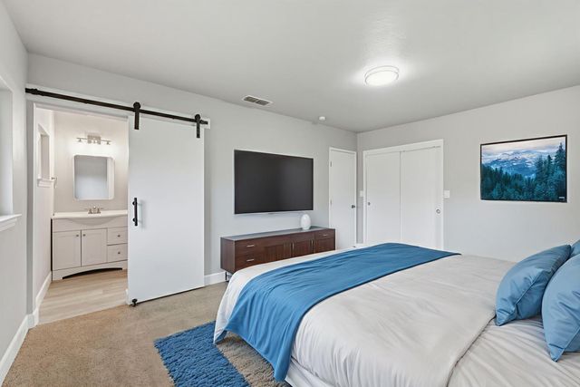 537 E Michigan Avenue, Fresno, CA 93704