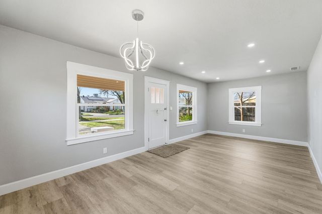 537 E Michigan Avenue, Fresno, CA 93704