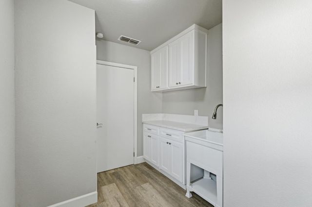 537 E Michigan Avenue, Fresno, CA 93704