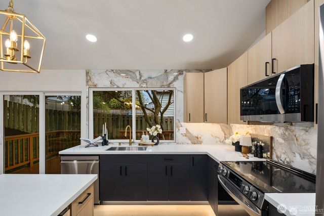 7211 182nd Street SW, Edmonds, WA 98026