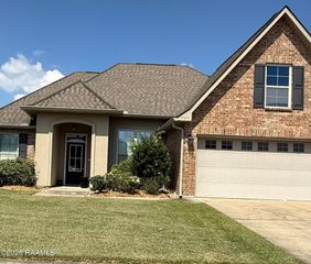 222 Woodhaven Road, Youngsville, LA 70592