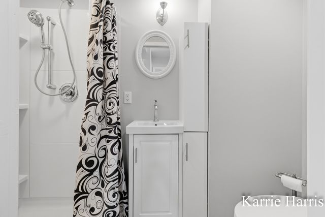 917 E Evergreen Street, Greenville, MI 48838