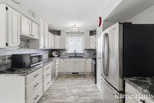 917 E Evergreen Street, Greenville, MI 48838