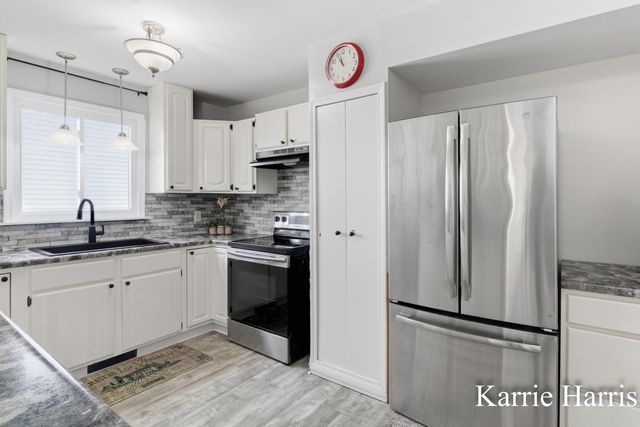 917 E Evergreen Street, Greenville, MI 48838