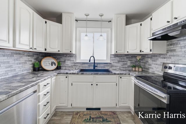 917 E Evergreen Street, Greenville, MI 48838