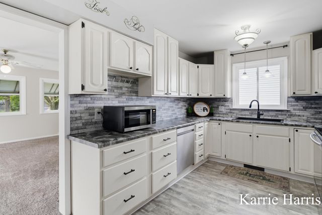 917 E Evergreen Street, Greenville, MI 48838