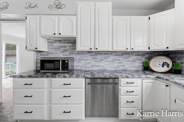 917 E Evergreen Street, Greenville, MI 48838