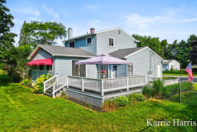 917 E Evergreen Street, Greenville, MI 48838