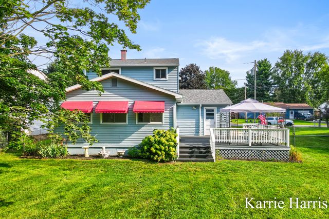 917 E Evergreen Street, Greenville, MI 48838