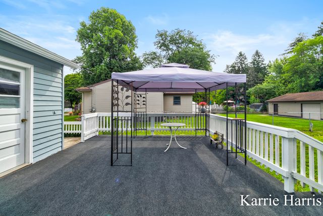 917 E Evergreen Street, Greenville, MI 48838