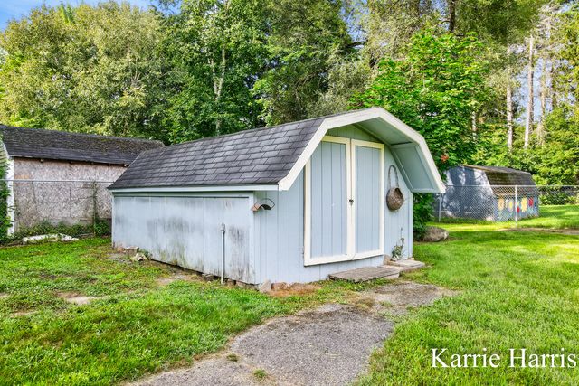 917 E Evergreen Street, Greenville, MI 48838