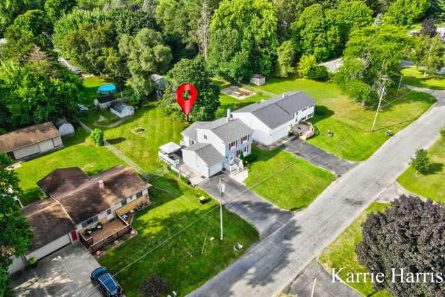 917 E Evergreen Street, Greenville, MI 48838