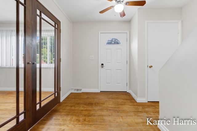 917 E Evergreen Street, Greenville, MI 48838
