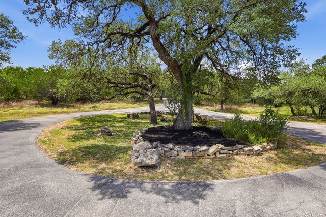 160 Creekwood Ct, Spring Branch, TX 78070