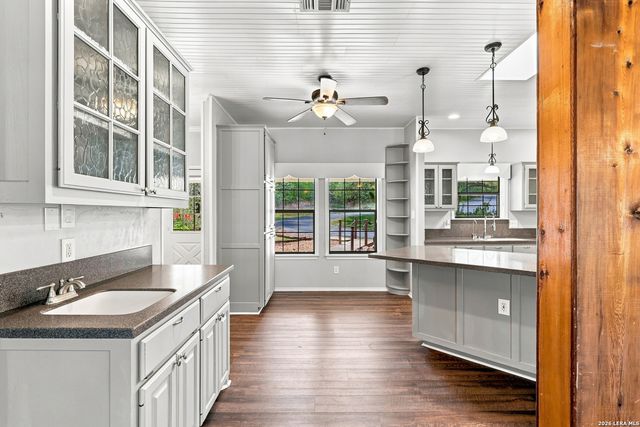 160 Creekwood Ct, Spring Branch, TX 78070