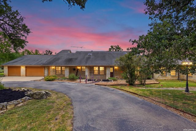 160 Creekwood Ct, Spring Branch, TX 78070