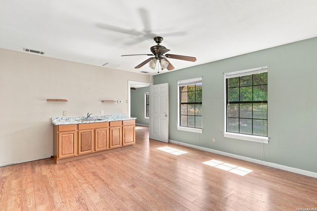 160 Creekwood Ct, Spring Branch, TX 78070