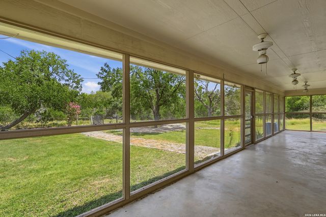 160 Creekwood Ct, Spring Branch, TX 78070