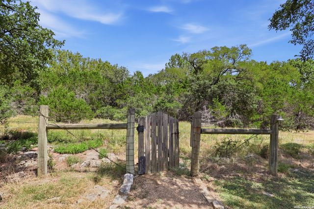 160 Creekwood Ct, Spring Branch, TX 78070