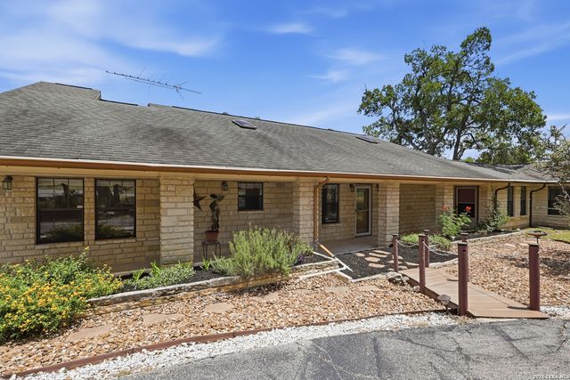 160 Creekwood Ct, Spring Branch, TX 78070